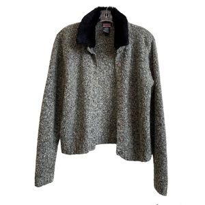 Grey cardigan with faux fur collar